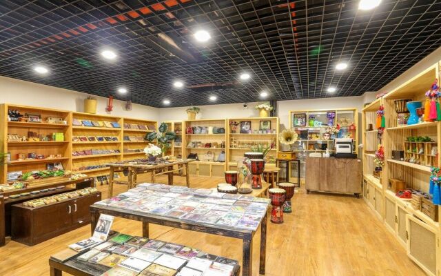 The 5th Meteorite Glory Hotel