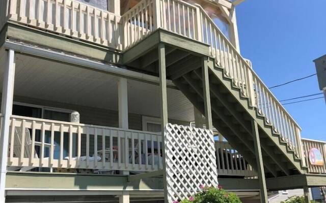 Seascapes - W153 Fantastic Condo Steps Away From Wells Beach And Town Center 2 Bedroom Home by RedAwning