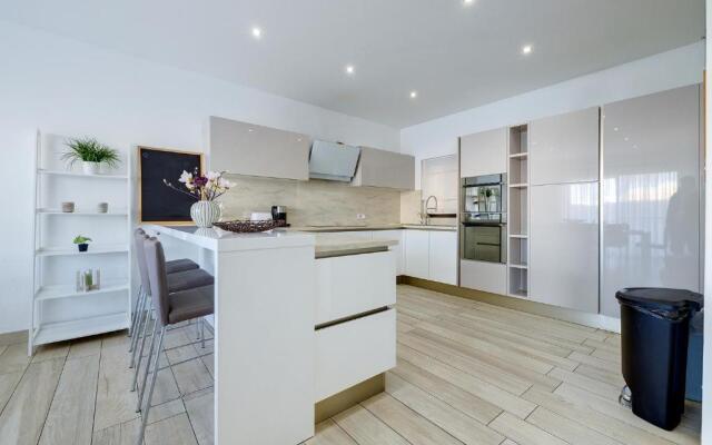 Stylish 3 Bedroom Holiday Apartment in St Julians