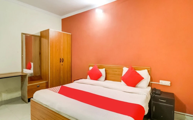 OYO 10877 Hotel R K Residency