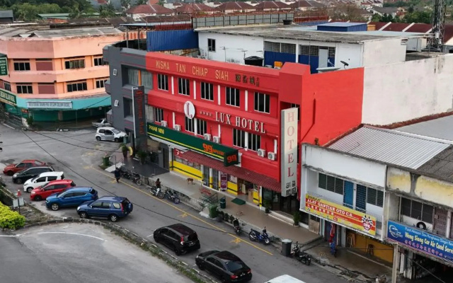Lux Hotel — 2-star hotel in Teluk Intan