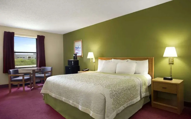 Days Inn by Wyndham Park City Kansas