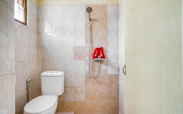 RedDoorz Plus near RSUD Dr. Pirngadi Medan 2