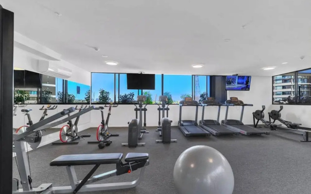 Modern 2 Bedroom Apartment In Fabulous Location