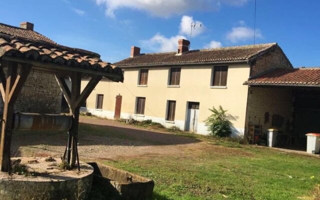 House with 3 Bedrooms in Les Trois-Moutiers, with Enclosed Garden And Wifi