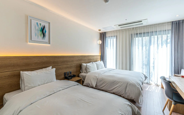 Hotel The Grang Jungmun
