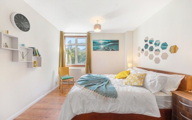 Canton Street - Deluxe Guest Room 3