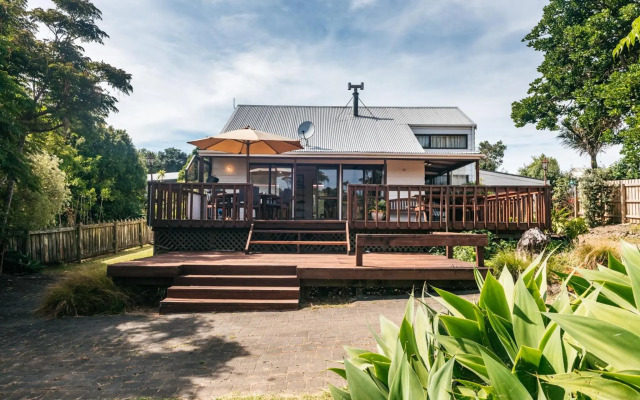 Olive Lane - Waiheke Holiday Home