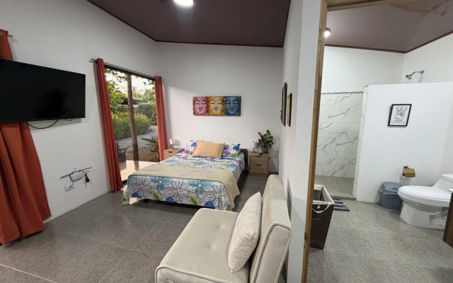Uvita Oasis Retreat with Villa Cabins and Apartment
