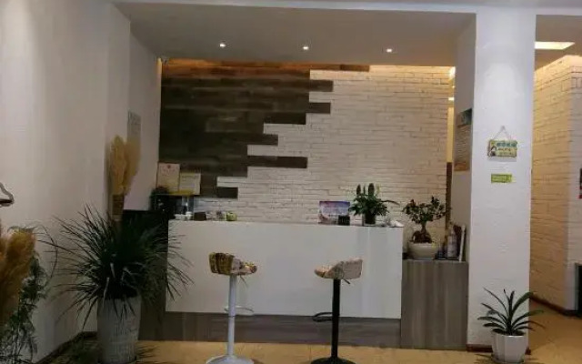 Qujing Zhouzhou Theme Hotel