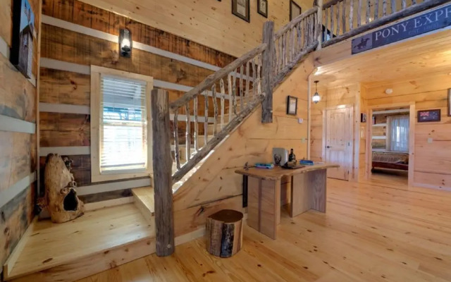 Pony Express - 2 Br Cabin