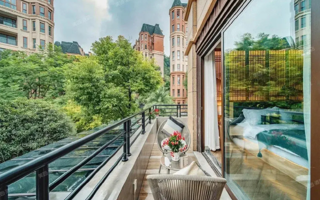 Room-heinemann Hotel Courtyard or Terrac