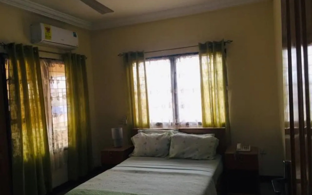 Room in B&B - Single Room With Balcony