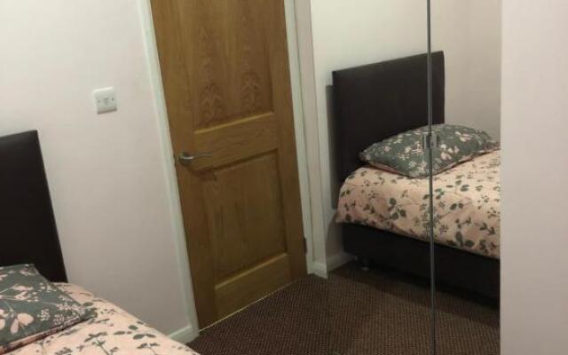 Treetops flat2 Hall Green B28