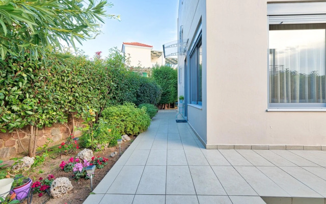Elegant Maisonette Garden near Beach