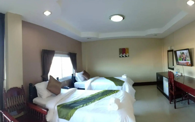 Submukdaphoomplace Hotel