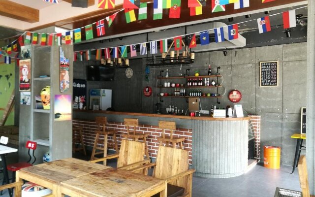 93 Hikers Hostel