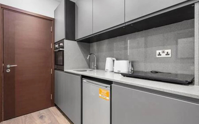 Luxury Spacious 2 Person Suite in North London