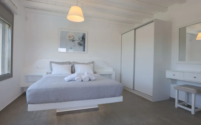 Luxury Villas  by Live&Travel