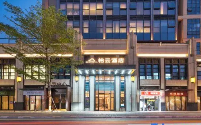 Shenzhen Boyun Hotel (Shangwu Metro Station, Bao'an)