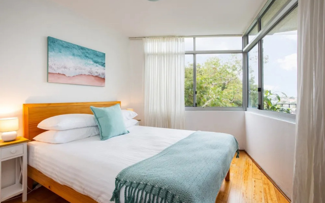 Bronte Beach Coastal Apartment With Ocean View – Guest Rooms – Sydney