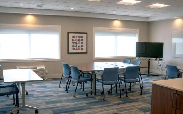 Holiday Inn Express & Suites Brandon by IHG