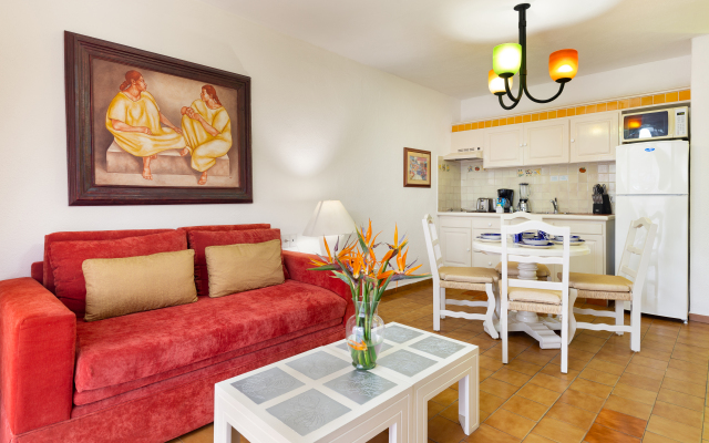 Villa del Palmar Residences