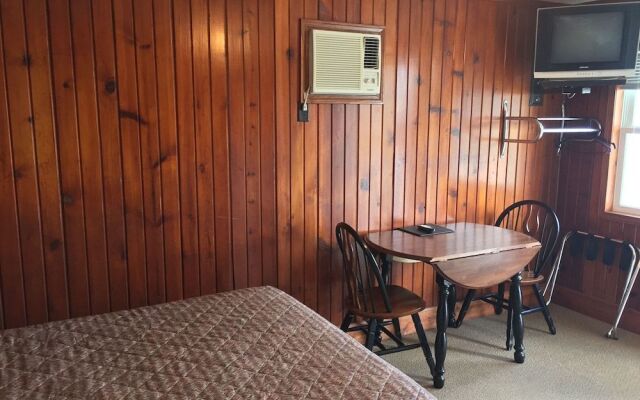 Evergreen Inn