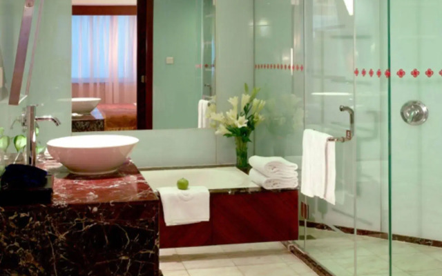 Luxemon Xinjiang Hongfu Hotel