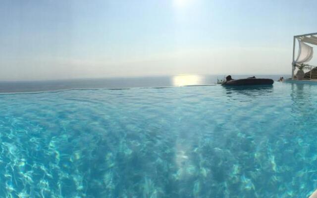 White Club Residence