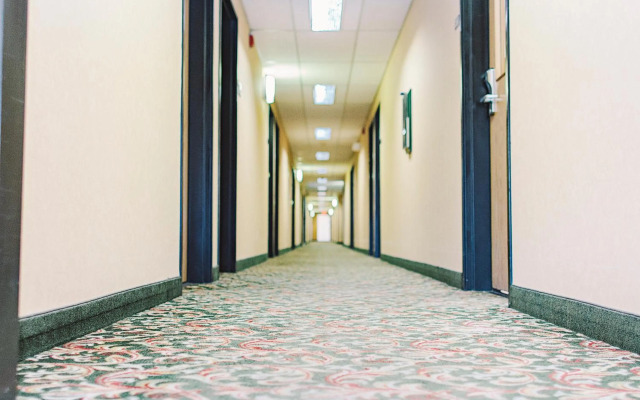 Lavissh Inn & Suites