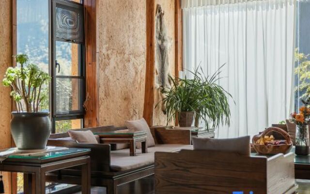 Yunshang Grassland Fengsheng three time hot spring holiday villa