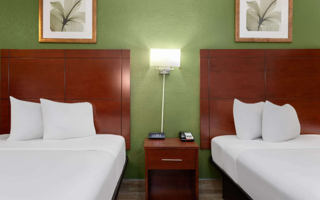 Travelodge Suites by Wyndham Lake Okeechobee