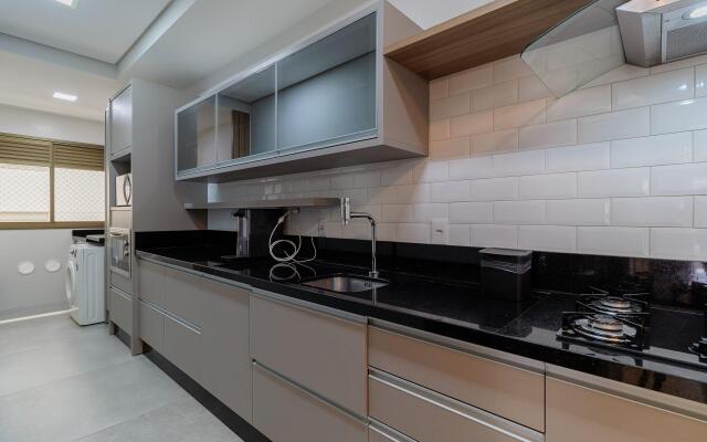 Apto luxuoso a 230m da praia de Jurerê VJE301