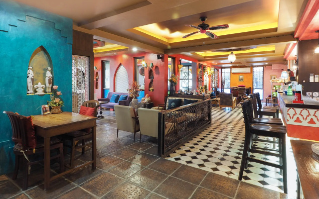 OYO 995 Blue Cafe Apartment