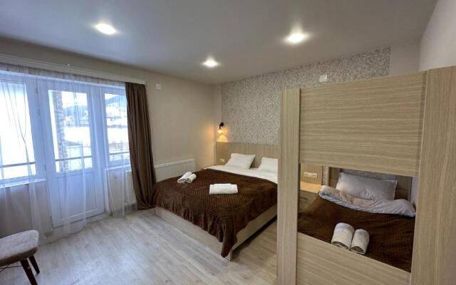 5 Bedrooms House