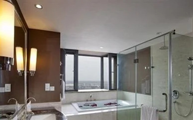 Quzhou Longyou Blue Sky Hotel