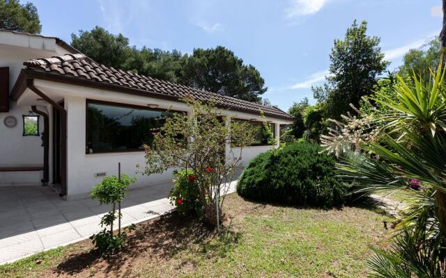 Villa Carmen With Garden And Pool