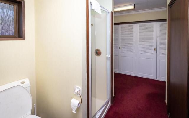 Redcliff House - Te Anau Holiday Home