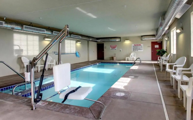 Cobblestone Hotel & Suites - Wayne
