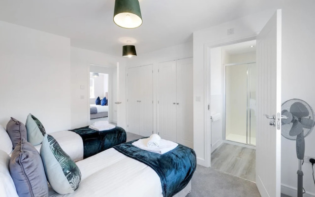 Modern 5 Bedroom 3 Bath Hse Aylesbury