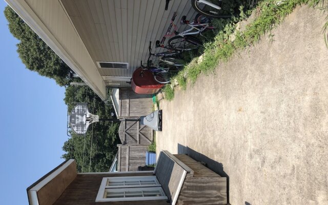 Brushwood House by Smith Point Beach