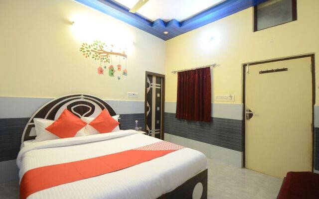 OYO 18506 Regal Golden Palace