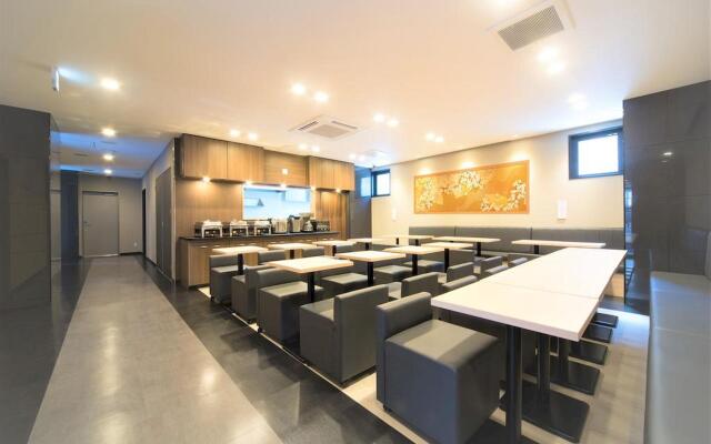 Shinsaibashi Higashi Crystal Hotel