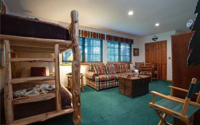 Links and Logs Chalet