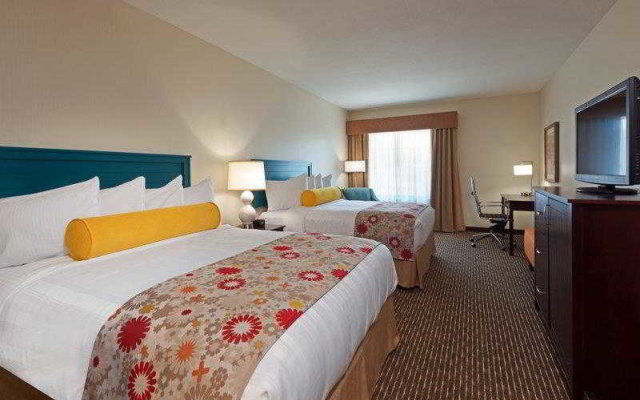 B/W Plus Dayton Hotel & Suites