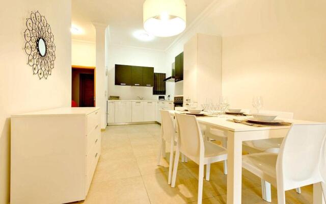 Luxury Apartment With Pool and Terrace, Top Location