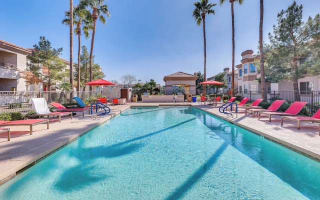 Near Spring Training: Mesa Condo w/ Pool Access!