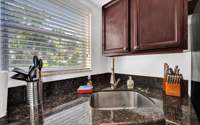 Lovely 1- Bedroom Rental Unit With Pool