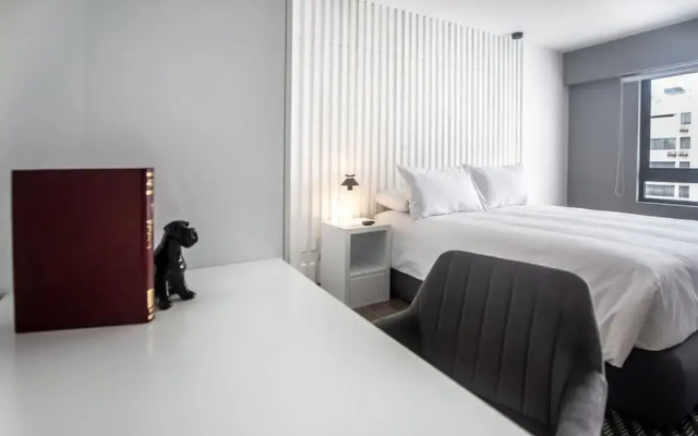 w Spacious 2BR in the Heart of Miraflores